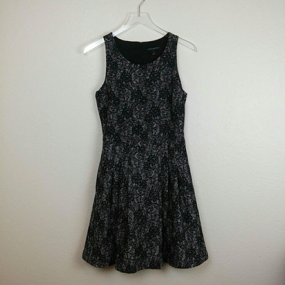 Banana Republic Size 4 Black & White Lace Dress